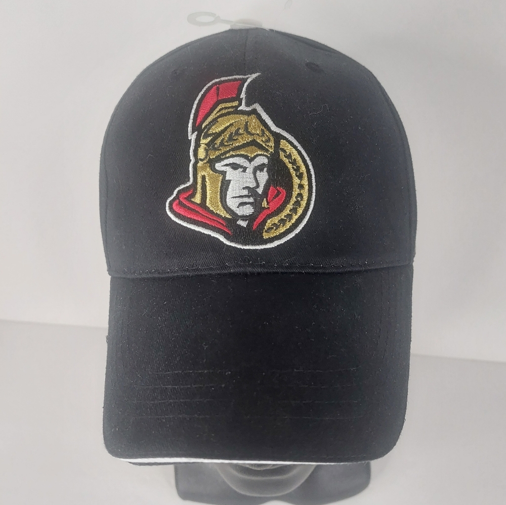 Vintage Ottawa Senators Black Ballcap Adult Velcro Back New. **Great Logo**